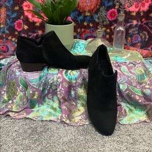 Black Ankle Boots with Textured Fabric and Rounded Toe